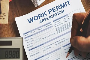 person completing a work visa application to work in the US