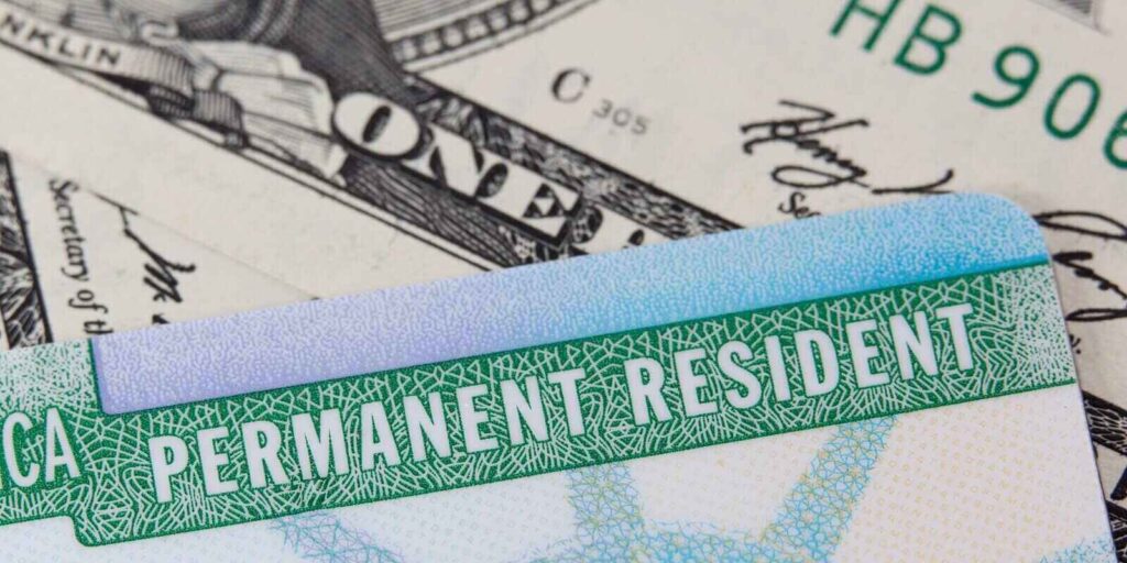 usa green card that says permanent resident
